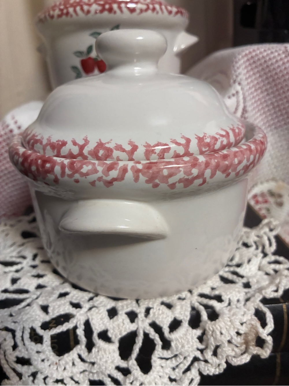White Ceramic Lidded Crocks with Red Apple Design Sponge-wear set of 2 - Picture 3 of 14